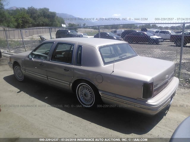 1LNLM81W2NY748272 - 1992 LINCOLN TOWN CAR EXECUTIVE TAN photo 3