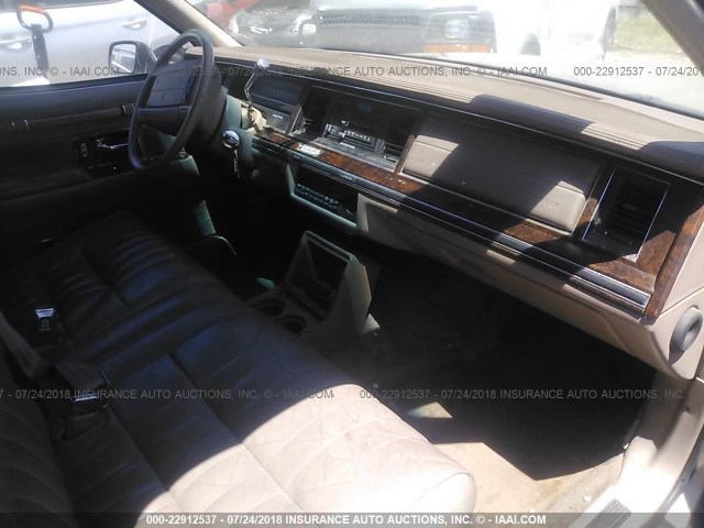 1LNLM81W2NY748272 - 1992 LINCOLN TOWN CAR EXECUTIVE თაფლისფერი ფოტო 5