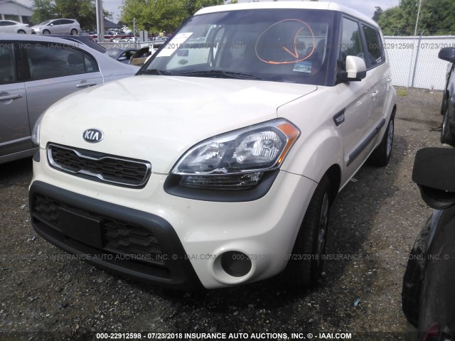 KNDJT2A53D7560450 - 2013 KIA SOUL CREAM photo 2