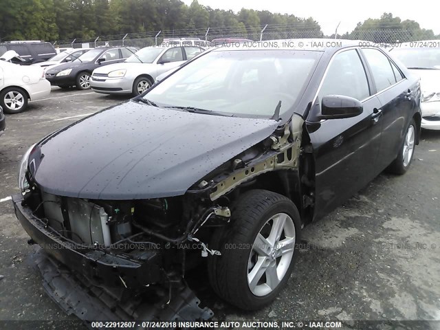 4T1BF1FK7EU405306 - 2014 TOYOTA CAMRY L/SE/LE/XLE შავი ფოტო 2
