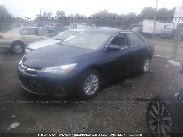 4T4BF1FK1FR462060 - 2015 TOYOTA CAMRY LE/XLE/SE/XSE 蓝色 照片 2