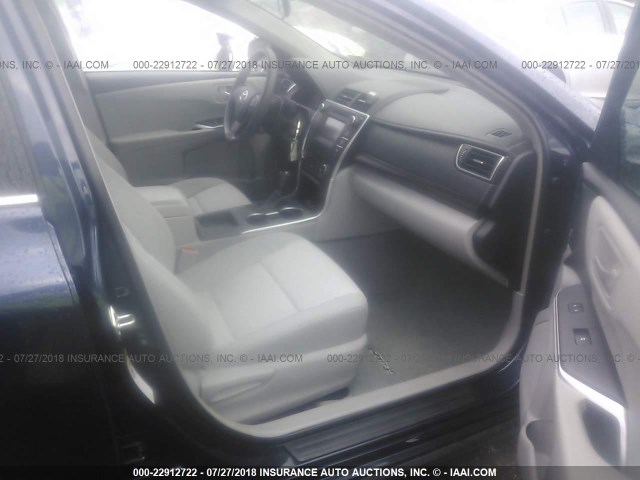 4T4BF1FK1FR462060 - 2015 TOYOTA CAMRY LE/XLE/SE/XSE 蓝色 照片 5