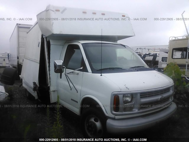 1GBJG31R821123416 - 2002 CHEVROLET EXPRESS G3500  WHITE photo 1