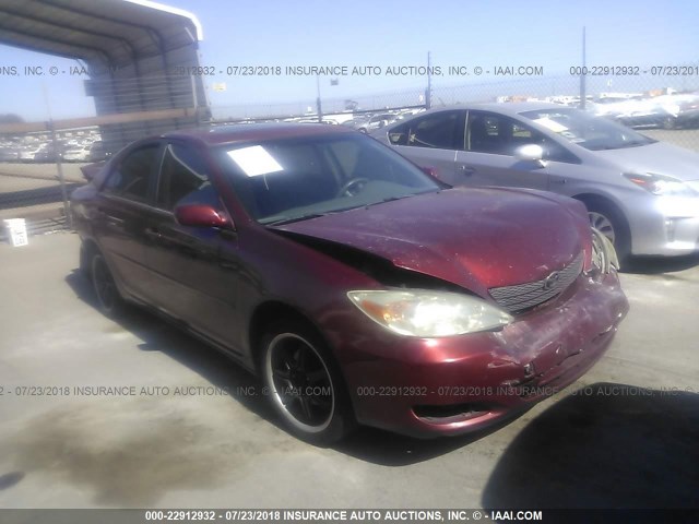 JTDBE32K240280262 - 2004 TOYOTA CAMRY LE/XLE RED photo 1