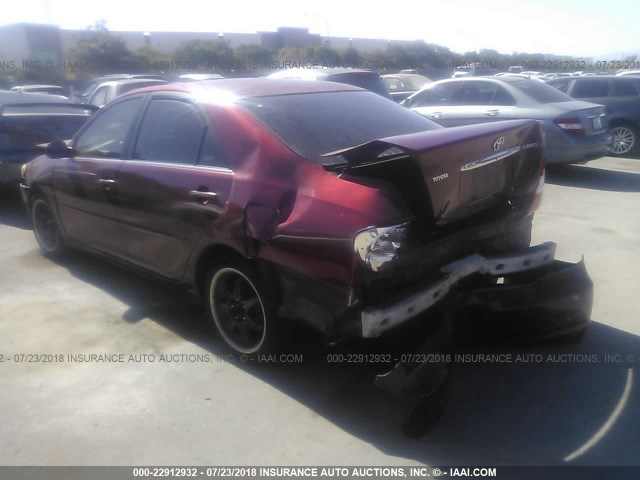JTDBE32K240280262 - 2004 TOYOTA CAMRY LE/XLE RED photo 3
