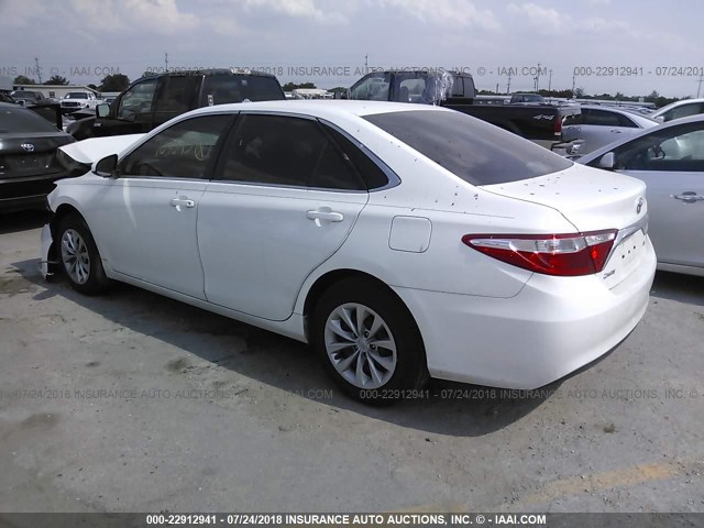 4T1BF1FK8HU703545 - 2017 TOYOTA CAMRY LE/XLE/SE/XSE 白色 照片 3