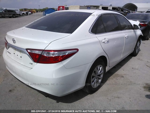4T1BF1FK8HU703545 - 2017 TOYOTA CAMRY LE/XLE/SE/XSE 白色 照片 4