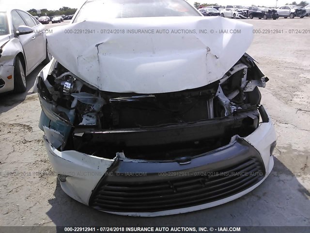 4T1BF1FK8HU703545 - 2017 TOYOTA CAMRY LE/XLE/SE/XSE 白色 照片 6