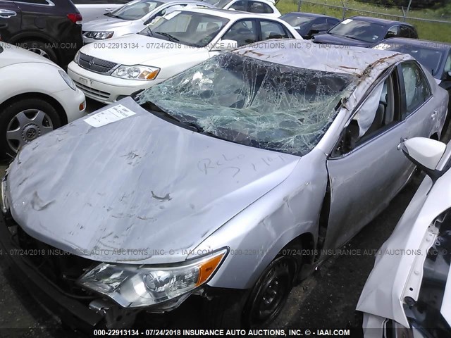 4T1BF1FK8DU653112 - 2013 TOYOTA CAMRY L/SE/LE/XLE Gümüş foto 2