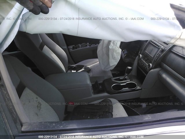 4T1BF1FK8DU653112 - 2013 TOYOTA CAMRY L/SE/LE/XLE Gümüş foto 5