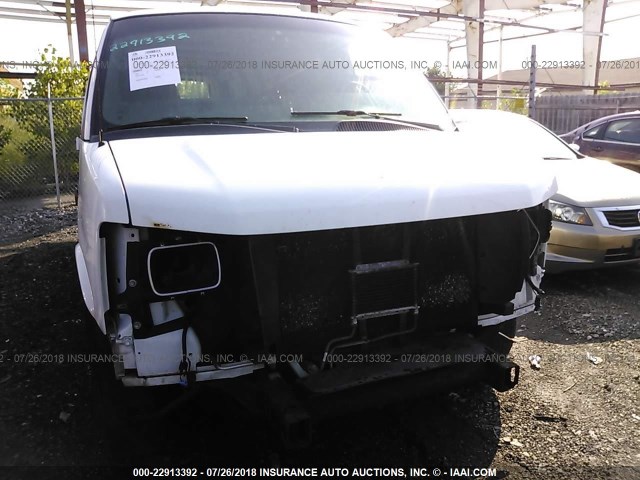 1GC2GUAG4A1137591 - 2010 CHEVROLET EXPRESS G3500  WHITE photo 6