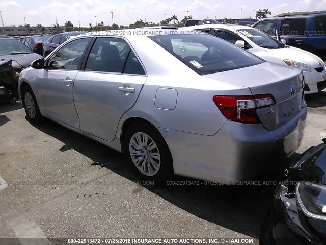 4T1BF1FK9EU750790 - 2014 TOYOTA CAMRY L/SE/LE/XLE 银色 照片 3