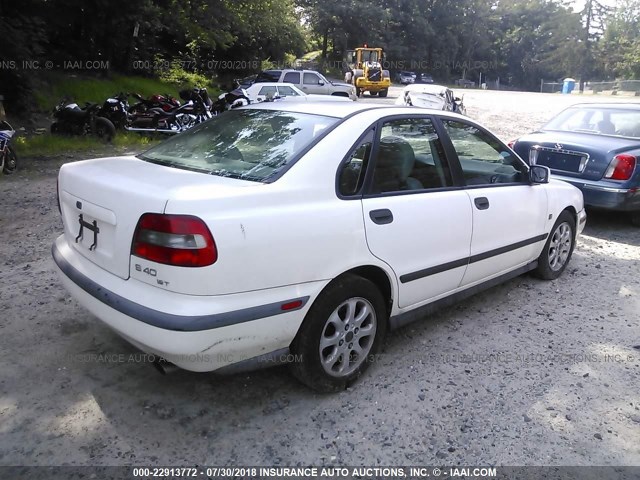 YV1VS255XYF538143 - 2000 VOLVO S40 WHITE photo 4