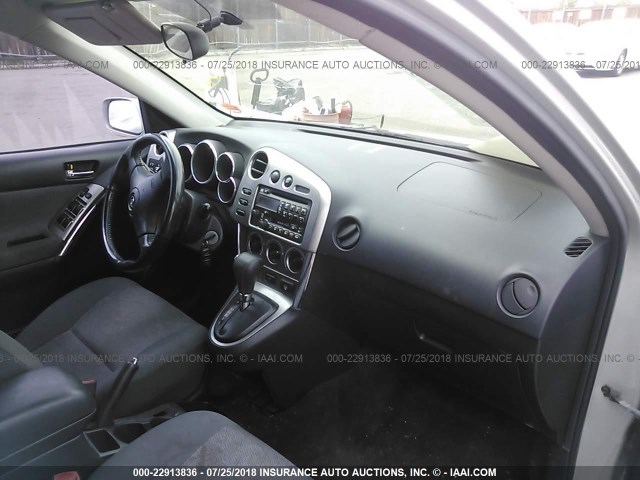 2T1KR32E74C244586 - 2004 TOYOTA COROLLA MATRIX XR SILVER photo 5
