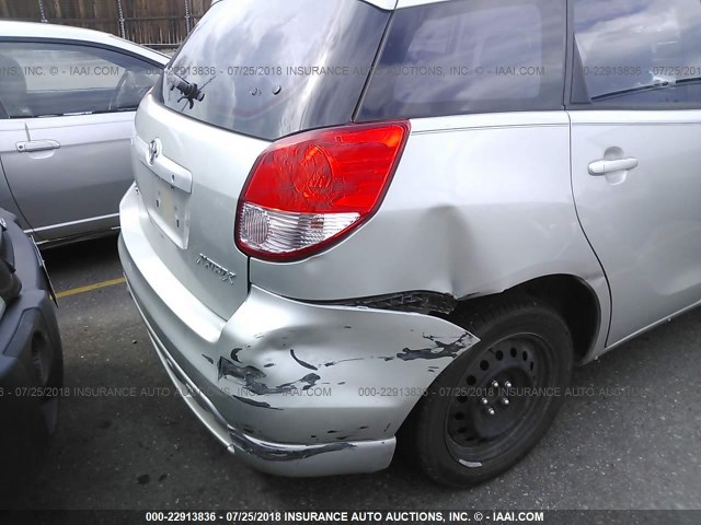2T1KR32E74C244586 - 2004 TOYOTA COROLLA MATRIX XR SILVER photo 6