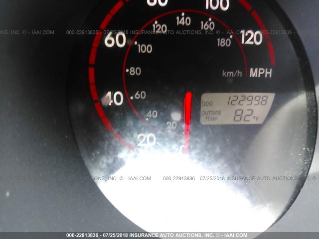 2T1KR32E74C244586 - 2004 TOYOTA COROLLA MATRIX XR SILVER photo 7