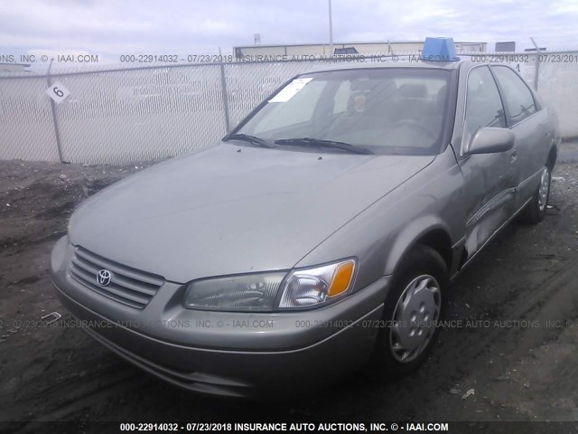 4T1BG22K3WU294053 - 1998 TOYOTA CAMRY CE/LE/XLE 金色 照片 2