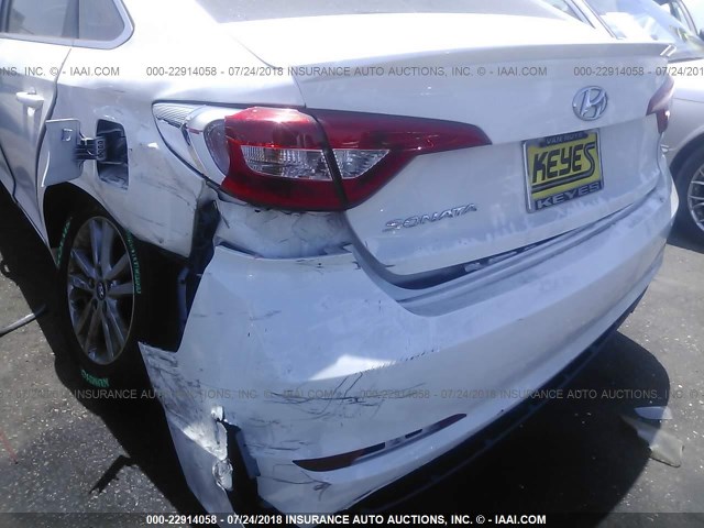 5NPE24AF8FH253590 - 2015 HYUNDAI SONATA SE WHITE photo 6