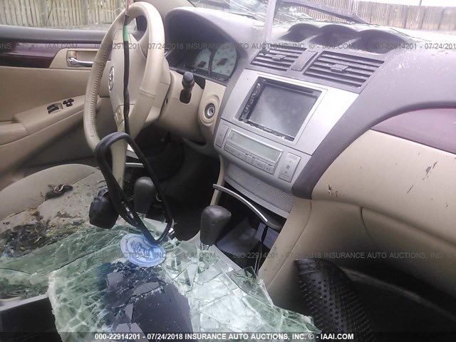 4T1CE30P85U506040 - 2005 TOYOTA CAMRY SOLARA SE/SLE თეთრი ფოტო 5