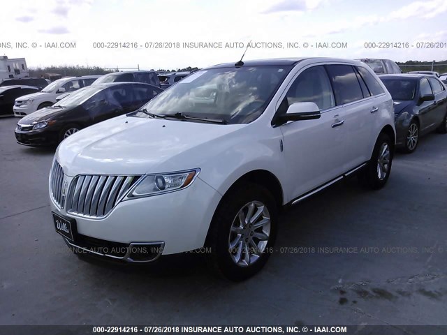 2LMDJ8JK8DBL13699 - 2013 LINCOLN MKX WHITE photo 2