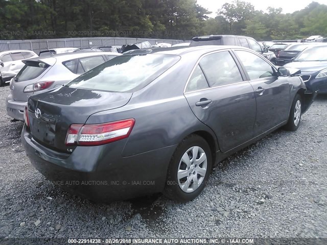 4T1BF3EK5AU038865 - 2010 TOYOTA CAMRY SE/LE/XLE ნაცრისფერი ფოტო 4