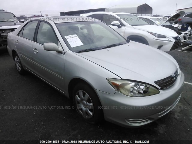 4T1BE32K42U507372 - 2002 TOYOTA CAMRY LE/XLE/SE SILVER photo 1