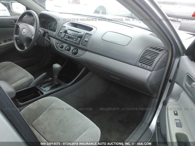 4T1BE32K42U507372 - 2002 TOYOTA CAMRY LE/XLE/SE Gümüş foto 5