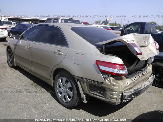 4T4BF3EK3AR039888 - 2010 TOYOTA CAMRY SE/LE/XLE ოქროსფერი ფოტო 3