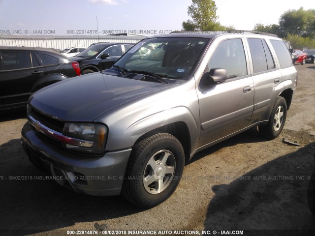 1GNDT13S652365250 - 2005 CHEVROLET TRAILBLAZER LS/LT GRAY photo 2