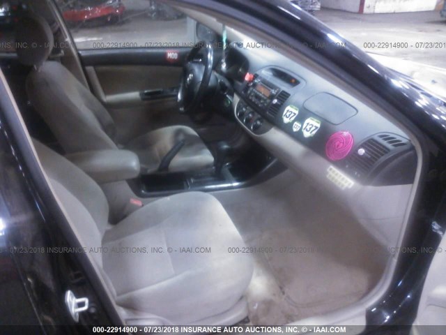 JTDBE32K720060368 - 2002 TOYOTA CAMRY LE/XLE/SE Qara foto 5