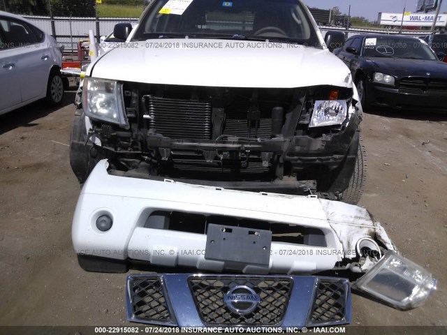 5N1AR18U86C620816 - 2006 NISSAN PATHFINDER LE/SE/XE WHITE photo 6