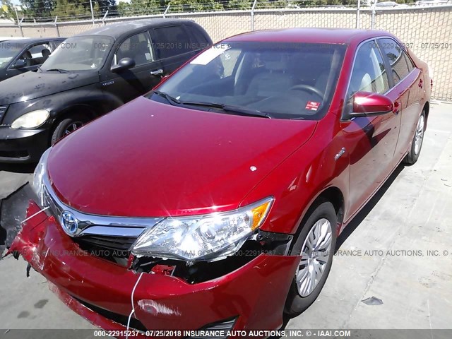 4T1BD1FK6CU029734 - 2012 TOYOTA CAMRY HYBRID/LE/XLE RED photo 2