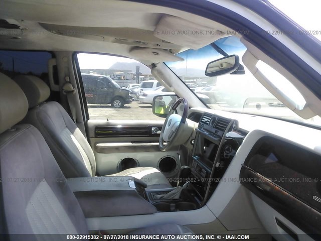 5LMFU27R83LJ42736 - 2003 LINCOLN NAVIGATOR WHITE photo 5