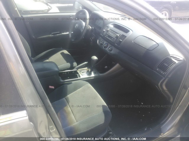 4T1BE32K13U711063 - 2003 TOYOTA CAMRY LE/XLE/SE 灰色 照片 5
