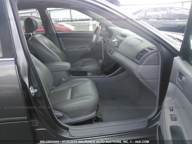 4T1BE32K62U536193 - 2002 TOYOTA CAMRY LE/XLE/SE 灰色 照片 5