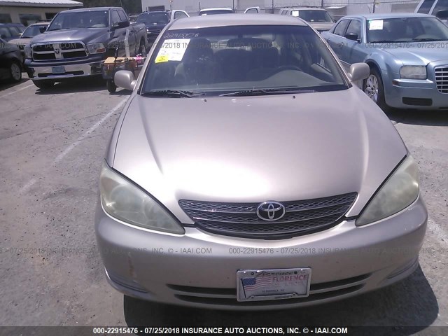 4T1BE32KX2U024811 - 2002 TOYOTA CAMRY LE/XLE/SE 金色 照片 6