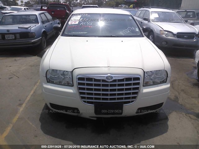 2C3JA43R75H138676 - 2005 CHRYSLER 300 WHITE photo 6