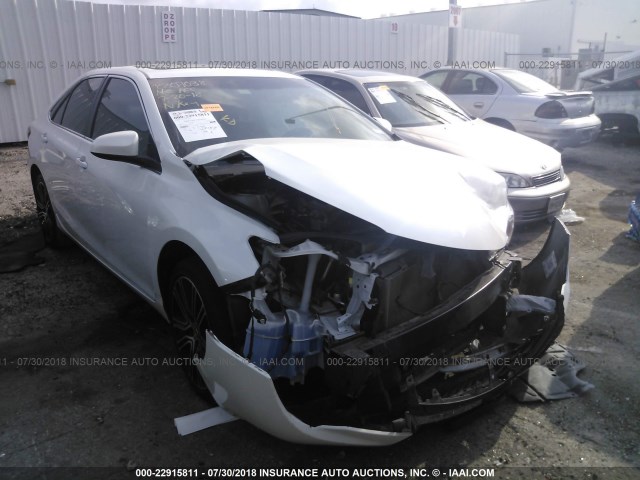 4T1BF1FK1GU187933 - 2016 TOYOTA CAMRY LE/XLE/SE/XSE 白色 照片 1