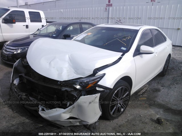 4T1BF1FK1GU187933 - 2016 TOYOTA CAMRY LE/XLE/SE/XSE 白色 照片 2
