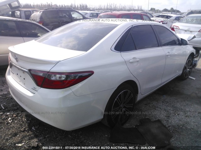 4T1BF1FK1GU187933 - 2016 TOYOTA CAMRY LE/XLE/SE/XSE 白色 照片 4