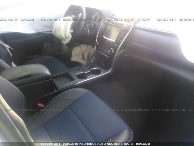 4T1BF1FK1GU187933 - 2016 TOYOTA CAMRY LE/XLE/SE/XSE 白色 照片 5