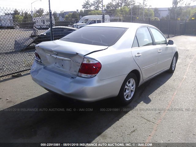 4T1BF32K05U102143 - 2005 TOYOTA CAMRY LE/XLE/SE ვერცხლისფერი ფოტო 4
