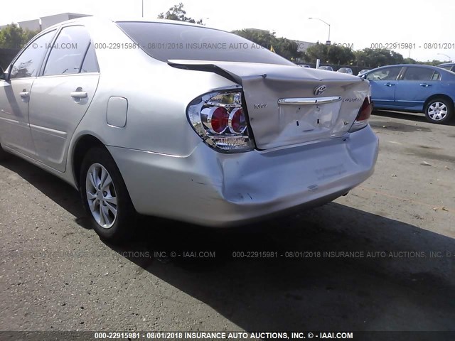 4T1BF32K05U102143 - 2005 TOYOTA CAMRY LE/XLE/SE ვერცხლისფერი ფოტო 6