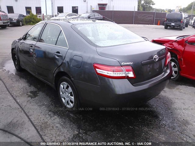 4T1BF3EK7BU605417 - 2011 TOYOTA CAMRY SE/LE/XLE ნაცრისფერი ფოტო 3