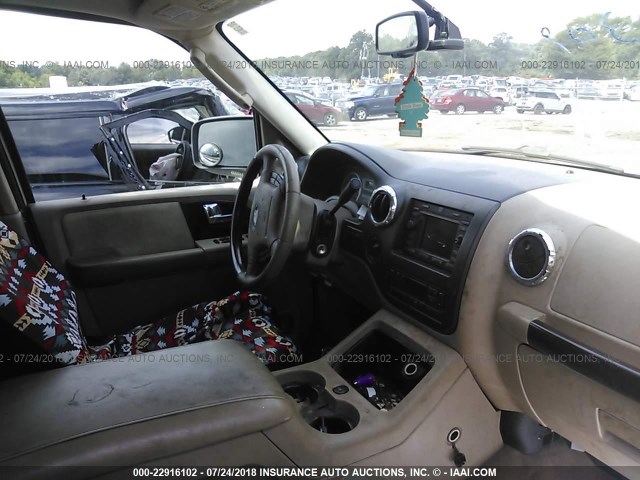 1FMFU20566LA37630 - 2006 FORD EXPEDITION LIMITED WHITE photo 5