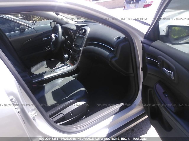 1G11C5SA2DF268123 - 2013 CHEVROLET MALIBU 1LT 银色 照片 5