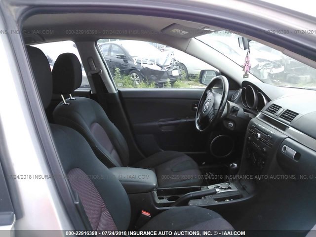 JM1BK143661516783 - 2006 MAZDA 3 HATCHBACK SILVER photo 5