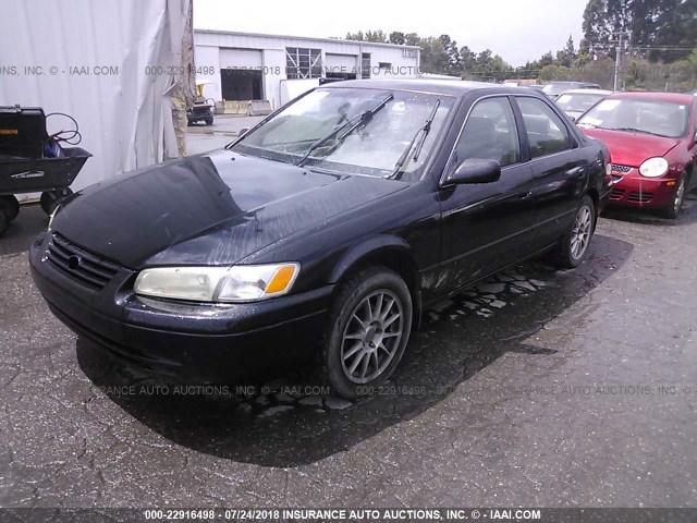 4T1BF22K7WU073980 - 1998 TOYOTA CAMRY CE/LE/XLE შავი ფოტო 2