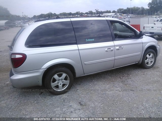 2D4GP44L06R628387 - 2006 DODGE GRAND CARAVAN SXT SILVER photo 4