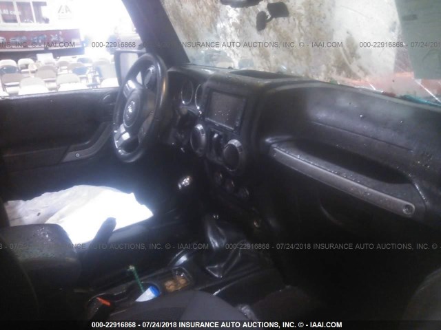 1C4AJWAG2HL618480 - 2017 JEEP WRANGLER SPORT رمادي صورة 5